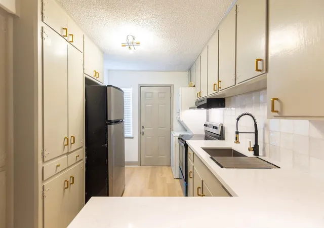 3rd image of 11603 Chimney Rock Rd, Houston, TX 77035