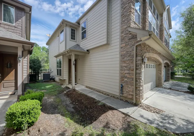 Photo 2 of Townhouse for sale at 38 Aventura Pl, Spring, TX 77389 | MLS# 98237579 | Listing updated on 2026-08-20