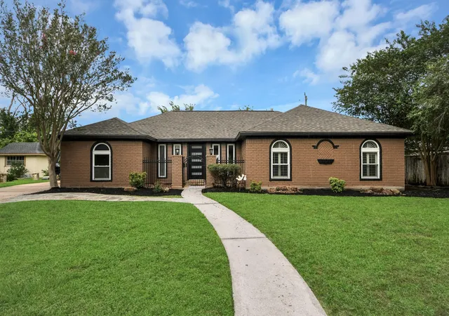 Photo 1 of Single family home for sale at 7822 Maple Tree Dr, Houston, TX 77088 | MLS# 91216566 | Listing updated on 2026-08-20