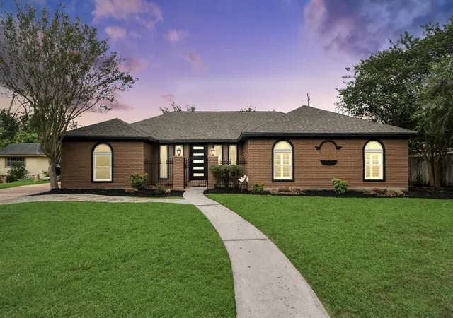 Photo 2 of Single family home for sale at 7822 Maple Tree Dr, Houston, TX 77088 | MLS# 91216566 | Listing updated on 2026-08-20