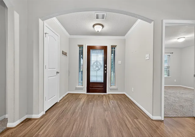 Photo 3 of Single family home for sale at 12370 Lake Conroe Hills Dr, Willis, TX 77318 | MLS# 74329947 | Listing updated on 2026-08-17