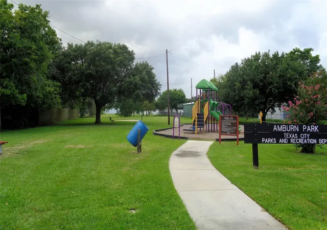 12th image of 3908 20th St N, Texas City, TX 77590 | MLS# 37715919