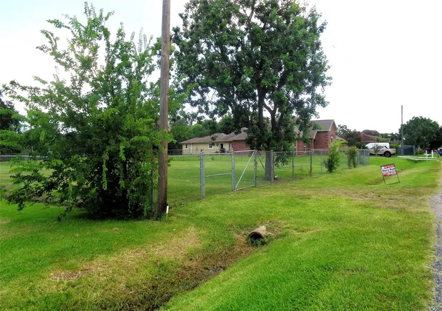 2nd image of 3908 20th St N, Texas City, TX 77590 | MLS# 37715919