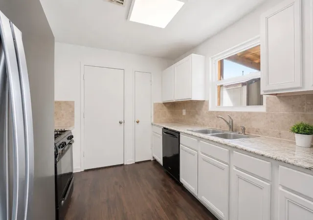 Photo 4 of Single family home for sale at 10918 Westbrae Village Dr, Houston, TX 77031 | MLS# 28717816 | Listing updated on 2026-09-03
