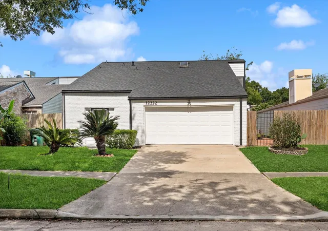 Photo 3 of Sale Pending at 12322 Kitty Brk Dr, Houston, TX 77071 | MLS# 32087289 | Listing updated on 2026-09-19