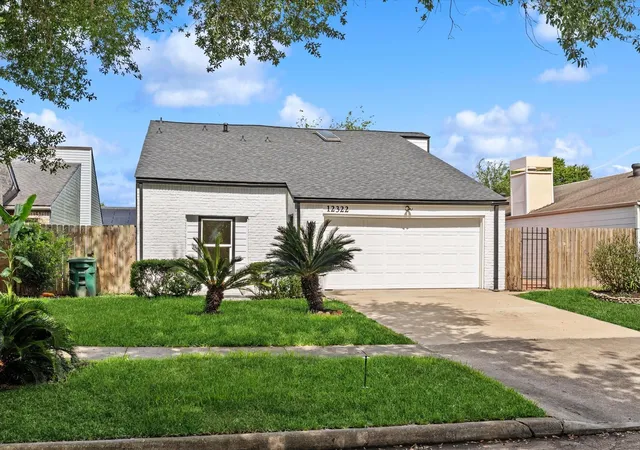 Photo 3 of Sale Pending at 12322 Kitty Brk Dr, Houston, TX 77071 | MLS# 32087289 | Listing updated on 2026-09-19