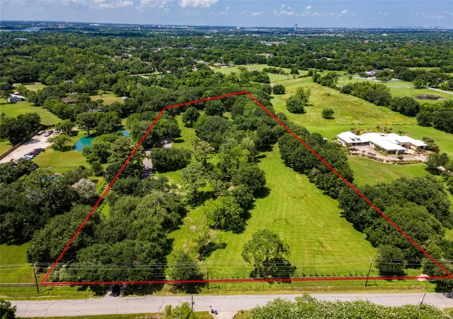 1st image of 691 Hewitt St, League City, TX 77573 | MLS# 35000827