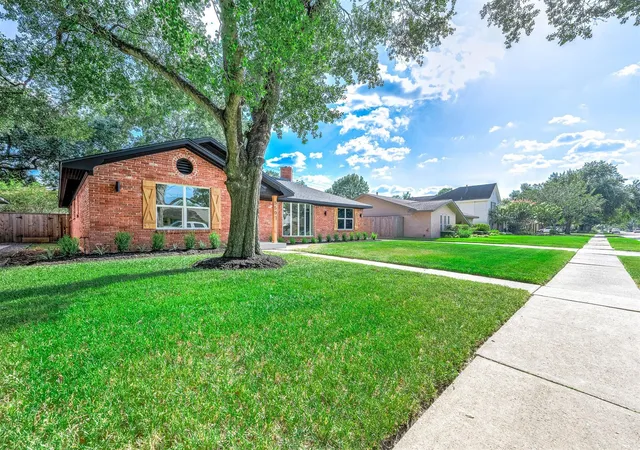 Photo 3 of Single family home for sale at 5507 Valkeith Dr, Houston, TX 77096 | MLS# 33162492 | Listing updated on 2026-09-19