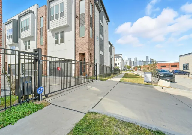 Homes for sale in Houston, TX | 3006 Lamar St, Houston, TX 77003 | MLS# 40616896