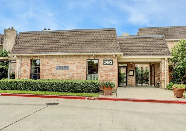 Photo 2 of Condo for sale at 1601 S Shepherd Dr #207, Houston, TX 77019 | MLS# 73026389 | Listing updated on 2026-08-28