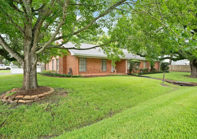 1st image of 303 S Jackson St, Alvin, TX 77511 | MLS# 81748729