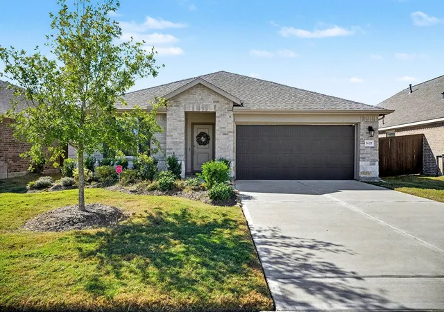 2nd image of 7627 Fremantle Ln, Mont Belvieu, TX 77523 | MLS# 36059971