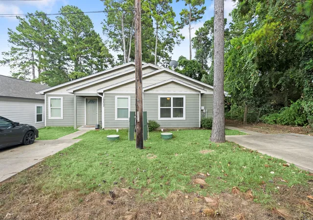 Photo 1 of Townhouse for sale at 16803 Crestmont, Montgomery, TX 77316 | MLS# 58720969 | Listing updated on 2026-09-04