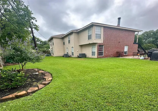 Photo 3 of Multi family home for sale at 7120 Cole Creek Dr, Houston, TX 77092 | MLS# 40380517 | Listing updated on 2026-04-24