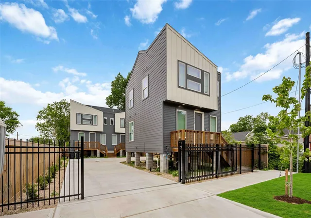 2nd image of 1907 Hailey St #A-C, Houston, TX 77026 | MLS# 38943698