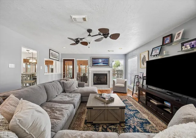 Photo 4 of Single family home for sale at 21402 Park Timbers Ln, Katy, TX 77450 | MLS# 28065422 | Listing updated on 2026-09-18