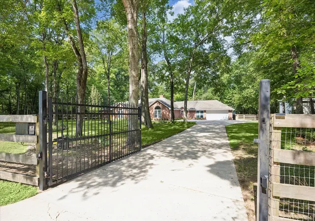 3rd image of 40307 Pipestone Rd, Magnolia, TX 77354 | MLS# 3967875