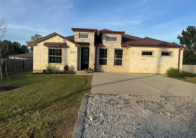 Single family home for sale at 6723 Windhaven Rd, Liverpool, TX 77577 | MLS# 7502756
