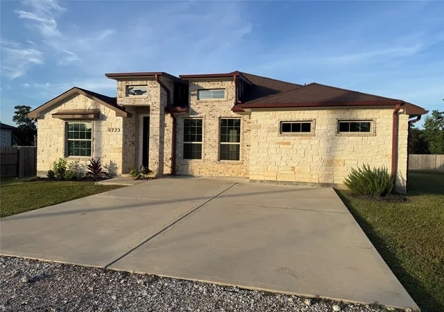 Photo 2 of Single family home for sale at 6723 Windhaven Rd, Liverpool, TX 77577 | MLS# 7502756 | Listing updated on 2026-10-09
