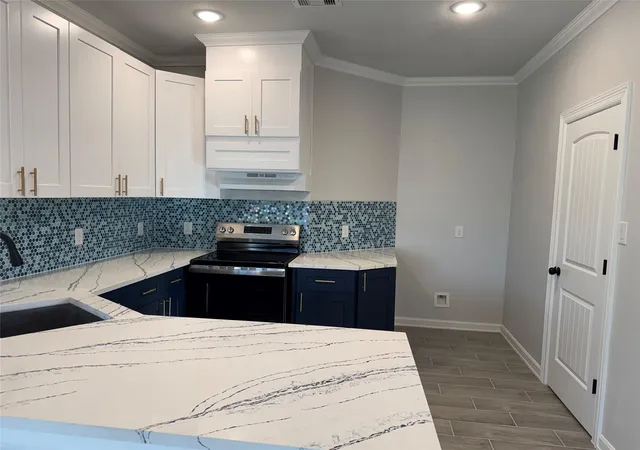 Photo 3 of Single family home for sale at 6723 Windhaven Rd, Liverpool, TX 77577 | MLS# 7502756 | Listing updated on 2026-10-09