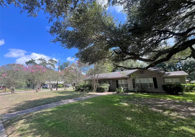 Photo 1 of Single family home for sale at 120 W Stockbridge St, Eagle Lake, TX 77434 | MLS# 30553789 | Listing updated on 2026-09-03