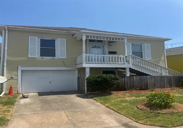 Photo 2 of Single family home for sale at 908 34th St, Galveston, TX 77550 | MLS# 95397795 | Listing updated on 2026-08-26