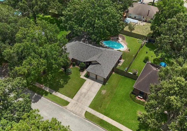 2nd image of 2917 Sugar Wood Dr, League City, TX 77573 | MLS# 24605858
