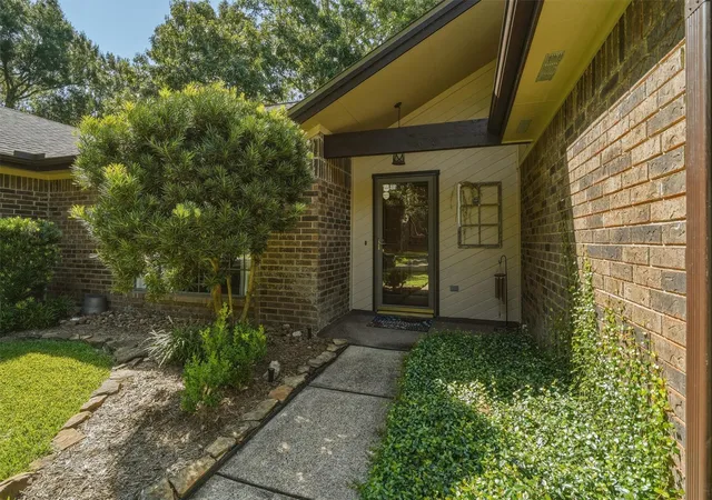 3rd image of 2917 Sugar Wood Dr, League City, TX 77573 | MLS# 24605858