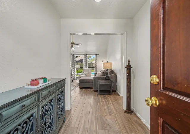 4th image of 2917 Sugar Wood Dr, League City, TX 77573 | MLS# 24605858