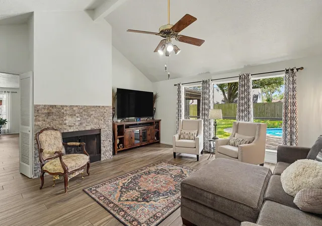 5th image of 2917 Sugar Wood Dr, League City, TX 77573 | MLS# 24605858
