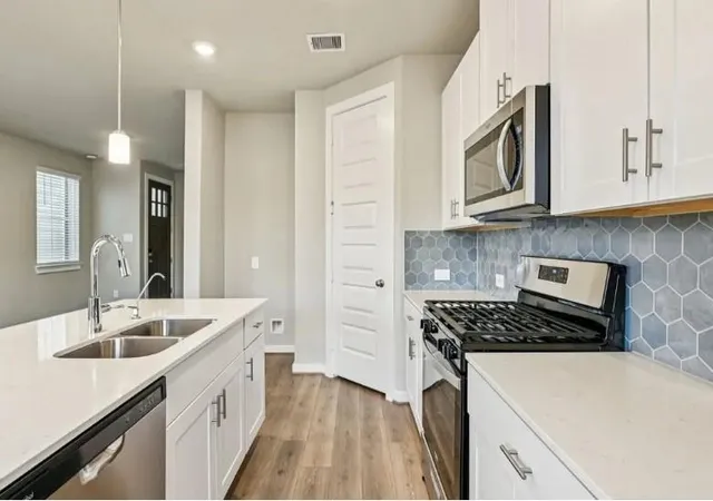3rd image of 1022 Cedar Pl Ln, Missouri City, TX 77459 | MLS# 93941271