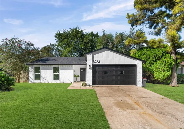 Single family home for sale at 6934 Pickett Dr, Richmond, TX 77469 | MLS# 18008798