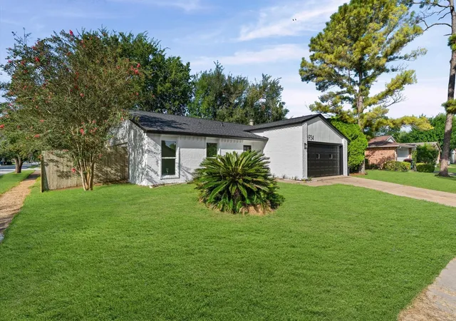 Photo 1 of Single family home for sale at 6934 Pickett Dr, Richmond, TX 77469 | MLS# 18008798 | Listing updated on 2026-10-08