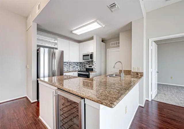 4th image of 3505 Sage Rd #2106, Houston, TX 77056 | MLS# 75664506