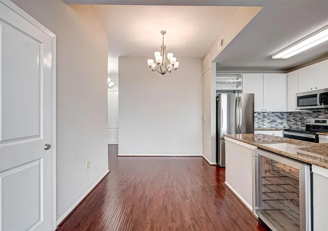 5th image of 3505 Sage Rd #2106, Houston, TX 77056 | MLS# 75664506