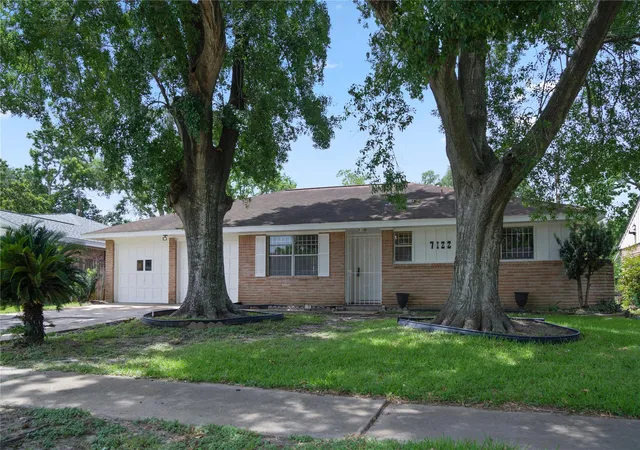 Single family home for sale at 7122 Tanager St, Houston, TX 77074 | MLS# 14203874