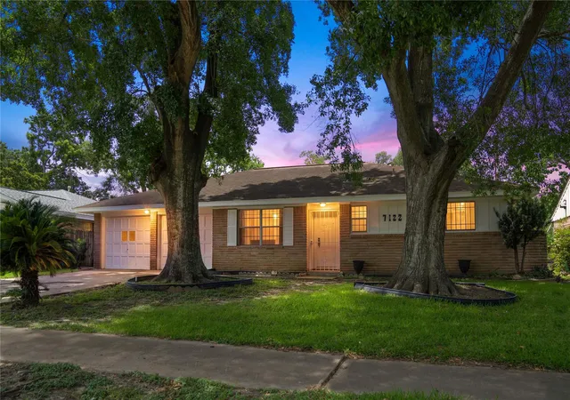 Photo 1 of Single family home for sale at 7122 Tanager St, Houston, TX 77074 | MLS# 14203874 | Listing updated on 2026-09-19