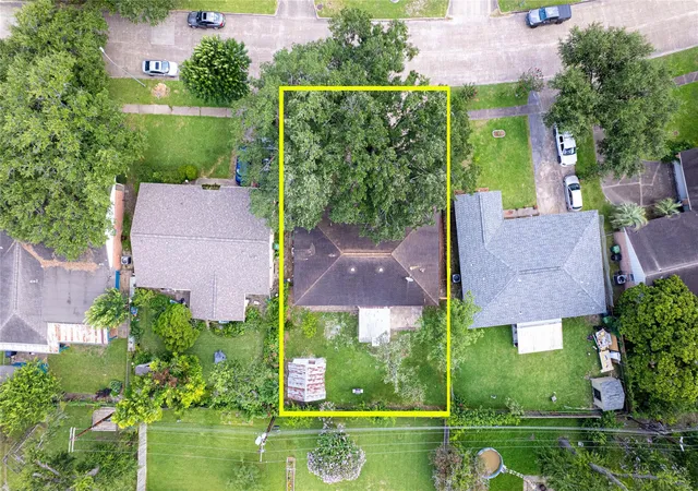 Photo 4 of Single family home for sale at 7122 Tanager St, Houston, TX 77074 | MLS# 14203874 | Listing updated on 2026-09-19