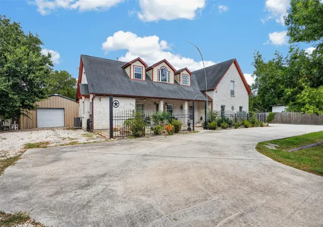 Photo 3 of Single family home for sale at 8618 Hwy 6, Hitchcock, TX 77563 | MLS# 80824370 | Listing updated on 2026-08-30