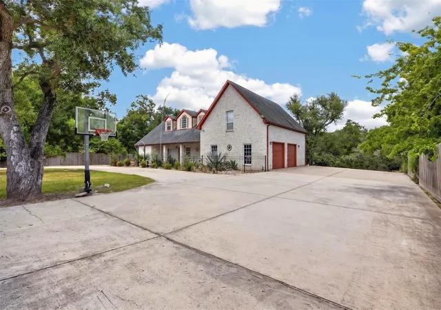 Photo 4 of Single family home for sale at 8618 Hwy 6, Hitchcock, TX 77563 | MLS# 80824370 | Listing updated on 2026-08-30