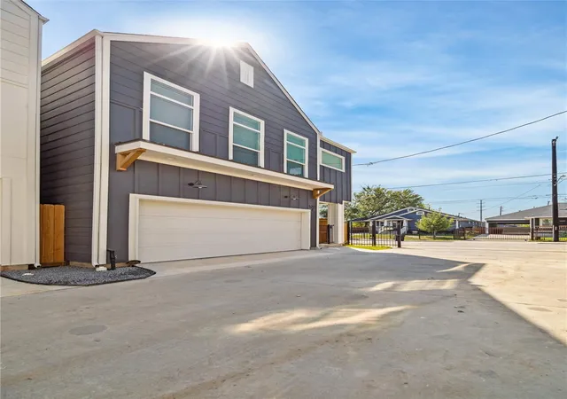 Photo 3 of Single family home for sale at 5221 Hillman St #A, Houston, TX 77023 | MLS# 49577821 | Listing updated on 2026-08-30