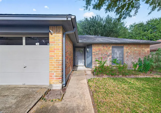 Photo 3 of Single family home for sale at 7522 Flair Oaks Dr, Houston, TX 77040 | MLS# 78120696 | Listing updated on 2026-08-22