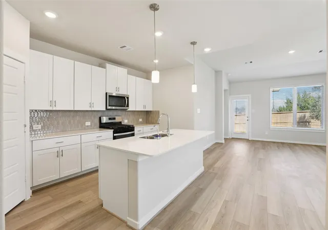 Photo 2 of Single family home for sale at 5213 Redbud Valley Dr, Pearland, TX 77584 | MLS# 23743010 | Listing updated on 2026-08-27