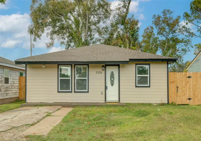 Homes for sale in Texas City, TX | 2306 19th Ave N, Texas City, TX 77590 | MLS# 70351423
