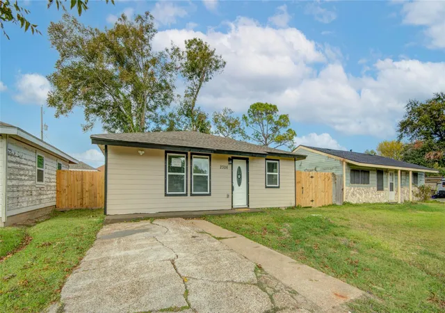 3rd image of 2306 19Th Ave N, Texas City, TX 77590 | MLS# 70351423