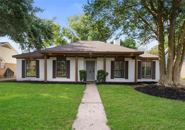 2nd image of 6011 Green Falls Dr, Houston, TX 77088 | MLS# 60838250