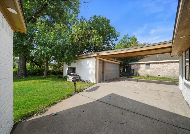 4th image of 6011 Green Falls Dr, Houston, TX 77088 | MLS# 60838250
