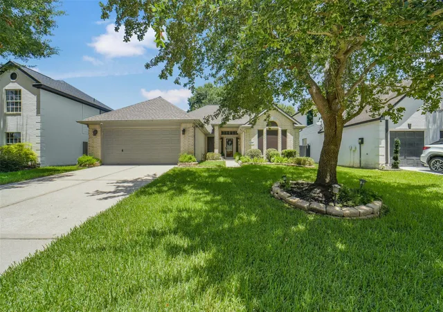 Photo 2 of Single family home for sale at 16710 Innisbrook Dr, Houston, TX 77095 | MLS# 17219924 | Listing updated on 2026-09-18