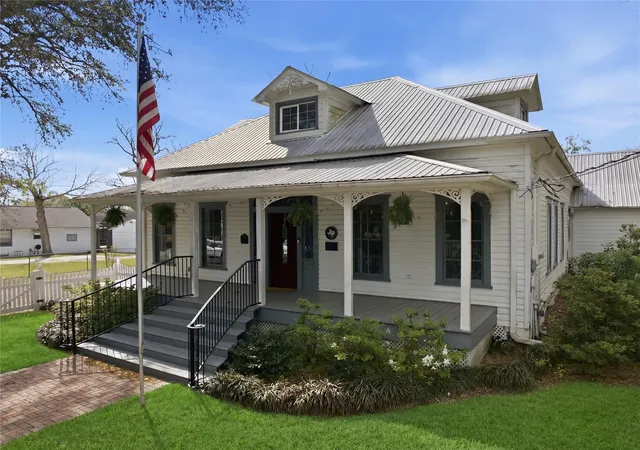 Photo 1 of Single family home for sale at 705 College St, Montgomery, TX 77356 | MLS# 11959730 | Listing updated on 2026-07-03