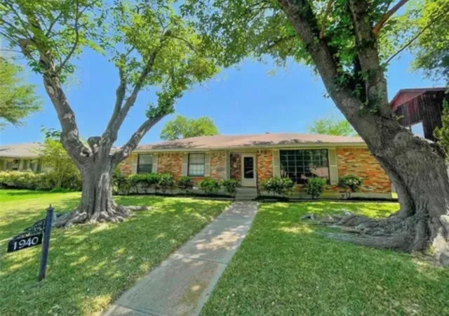 2nd image of 1940 Shady Glen Ln, Dallas, TX 75232 | MLS# 67388295